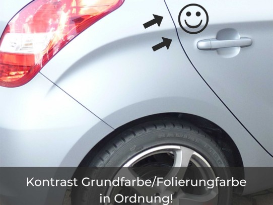 Bei dunkler Fahrzeugfarbe und z.B. heller Beschichtung ist die Folierung an den Spaltmaßen kaum wahrnehmbar So ist es optimal: dunkle Fahrzeugfarbe und dann Folierung